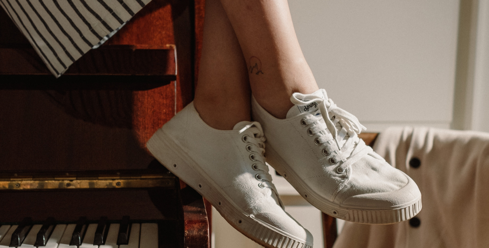 Styling White Sneakers for Summer